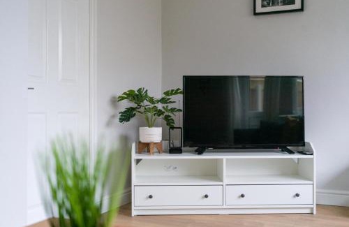 Newcastle-upon-Tyne Casa | House - Sleeps 5 - Pet friendly - Parking - Garden