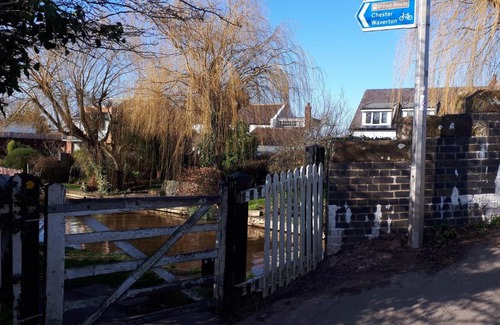 Rowton Casa | House - Sleeps 7 Pet Friendly & Free Parking
