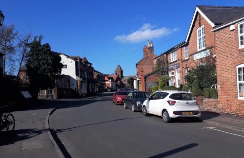 Rowton Casa | House - Sleeps 7 Pet Friendly & Free Parking