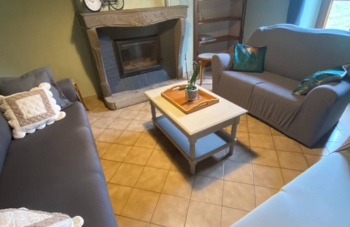 Genouillac Casa | Country house with enclosed grounds. Pets welcome!