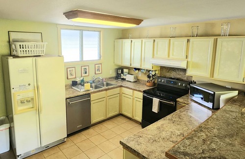 Waimanalo Casa | Casa que lo tiene todo, Tina caliente, kayaks, tablas de surf, equipo de snorkel y más