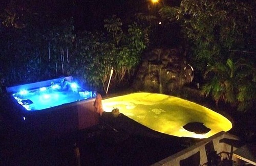 Waimanalo Casa | Casa que lo tiene todo, Tina caliente, kayaks, tablas de surf, equipo de snorkel y más