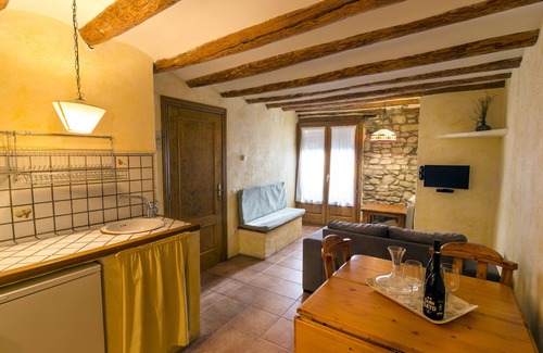 Bellestar Cabaña | Casa rural muy acogedora con piscina climatizada para 4 personas en Graus