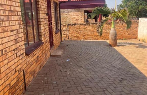 Rustenburg Apartamento | House to in Geelhout Park Ext 9, Rustenburg