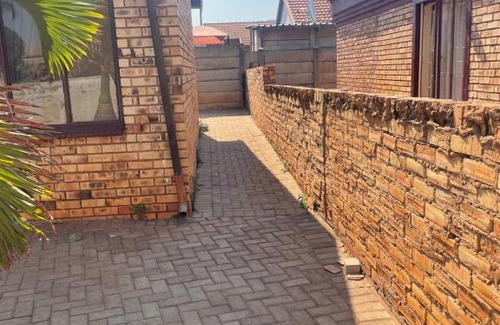 Rustenburg Apartamento | House to in Geelhout Park Ext 9, Rustenburg