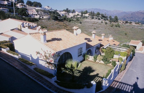 Velilla-Taramay Casa | Casa con Garaje y Terraza Jardin. Piscina comunitaria abierta todo el año