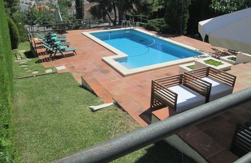 Cunit Villa | Ideal familias. 5 habitaciones. Espectaculares vistas, gran jardín y piscina.