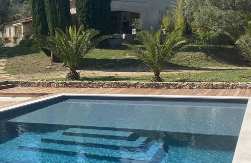 La Cadiere-d'Azur Casa | Dúplex provenzal amueblado con aire acondicionado.
