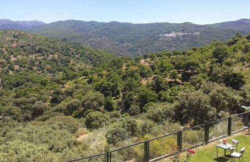 Juzcar Casa | ROMÁNTICA Y TRANQUILA. CON VISTAS INFINITAS AL PAISAJE. CASA CON ENCANTO
