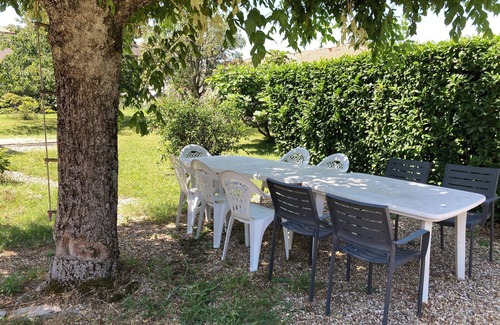 Gleize Casa | House Villefranche-sur-Saône sleeps 10 half city, half country