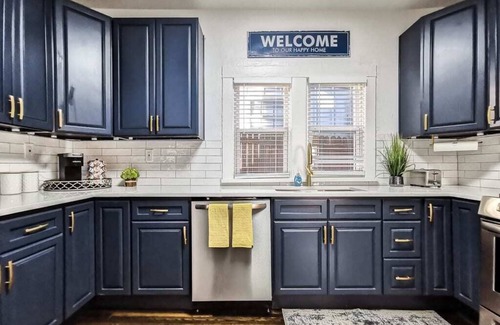 West Plaza Casa | House w/ Excellent Locale. Beautifully remodeled!
