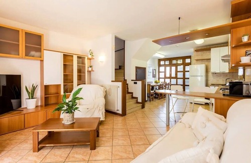 Porto Santa Margherita Casa | House with big private Garden - 2 min walk to center/10 to Beach/1h drive Venice