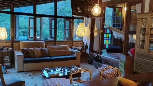 Lumiar Casa | Casa com riacho e jardim particular próximo ao rio