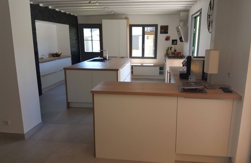 La Chartre-sur-le-Loir Casa | House with indoor swimming pool and jacuzzi