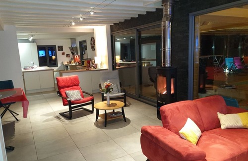 La Chartre-sur-le-Loir Casa | House with indoor swimming pool and jacuzzi