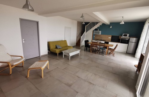 Tourlaville Casa | casa con jardin frente al mar en la costa