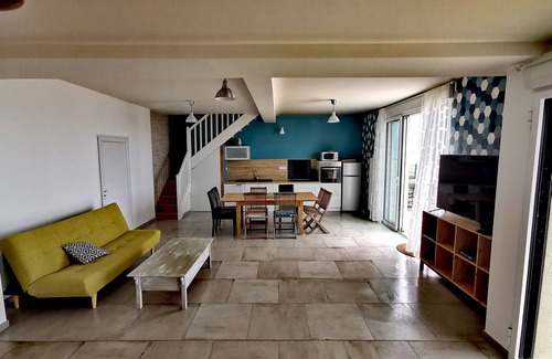 Tourlaville Casa | casa con jardin frente al mar en la costa