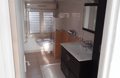 Pin - Vert Galant Casa | Casa con 1 dormitorio, 1 veranda y un garaje cerca del circuito las 24 horas.