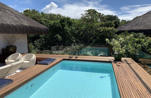 Praia do Forte Casa | Casa con 3 suites, camas para hasta 8 personas finamente decoradas y totalmente equipadas.