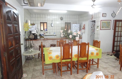 Sao Sebastiao Casa | Casa con 3 Suite y Aire, amplio estacionamiento