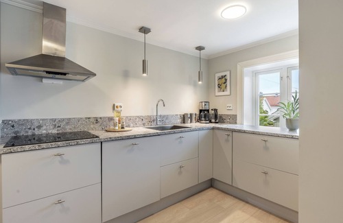 Arendal Casa | House with 4 Bedrooms – Near Arendal City with Private Parking for 1 car