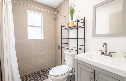 Biscayne Park Casa | HOUSE WITH A HOT TUB ! ONLY 10 MINS TO THE BEACH
