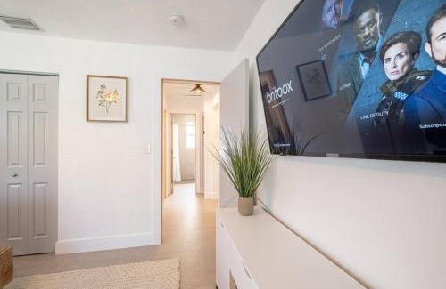 Biscayne Park Casa | HOUSE WITH A HOT TUB ! ONLY 10 MINS TO THE BEACH