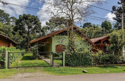 Gramado Cabina | House With Barbecue in Gramado Rje0980