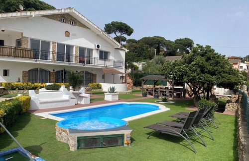 Macanet de la Selva Apartamento | House with pool and spa