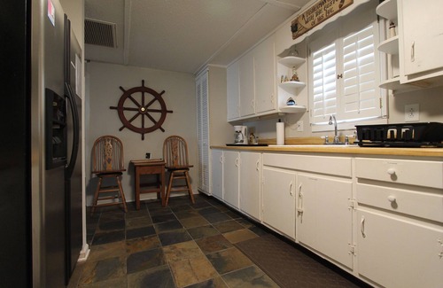 Supply Casa | House with fenced yard, pets welcome, one level, Holden Beach