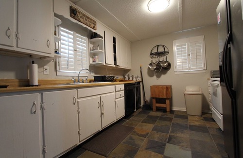 Supply Casa | House with fenced yard, pets welcome, one level, Holden Beach