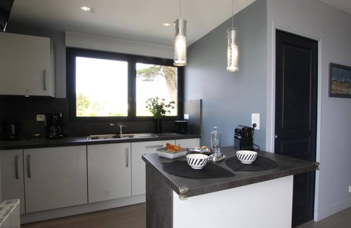 Barneville-Carteret Cabaña | Casa con Jardín Cercado, Terraza y Wi-Fi - 2 Habitaciones