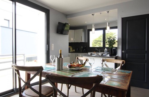 Barneville-Carteret Cabaña | Casa con Jardín Cercado, Terraza y Wi-Fi - 2 Habitaciones