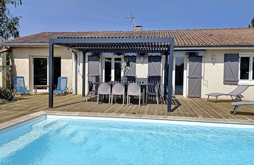 La Lande-de-Fronsac Casa | Vrbo Property
