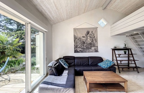 La Lande-de-Fronsac Casa | Vrbo Property
