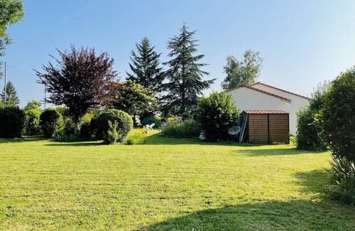La Lande-de-Fronsac Casa | Vrbo Property