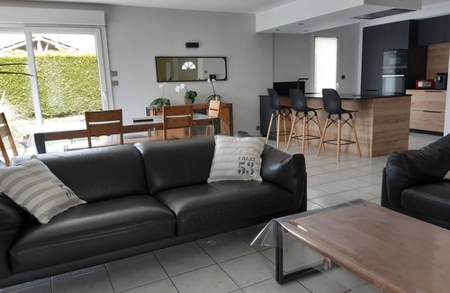 Saint-Cyr-sur-le-Rhone Casa | House with swimming pool, 4 bedrooms - 10 people