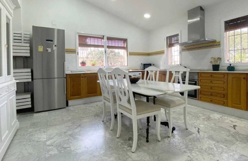 Colinas de San Antonio Villa | Casa con jardín y piscina privada