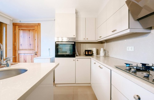 Uskudar Villa | House with Garden and Bosphorus View in Kuzguncuk
