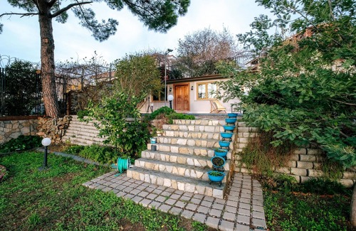 Uskudar Villa | House with Garden and Bosphorus View in Kuzguncuk