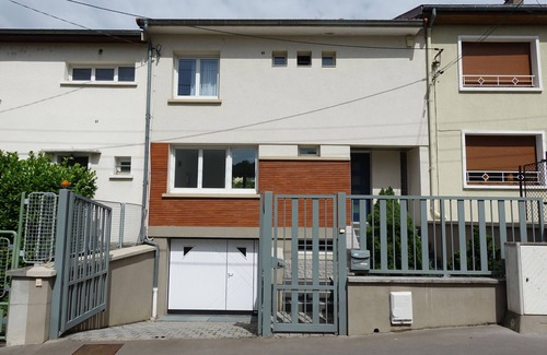 Quartier Beauregard-Boufflers-Buthegnemont-Boudonville Casa | House with garden close to town center