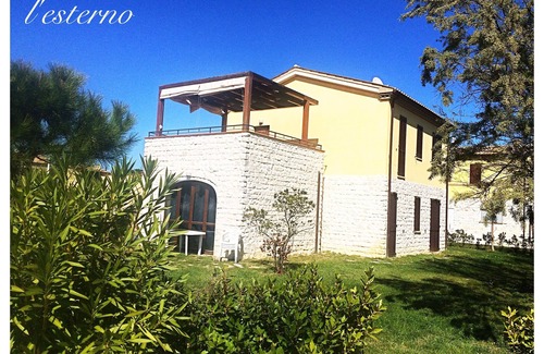 Numana Casa | casa con jardín, terraza y piscina