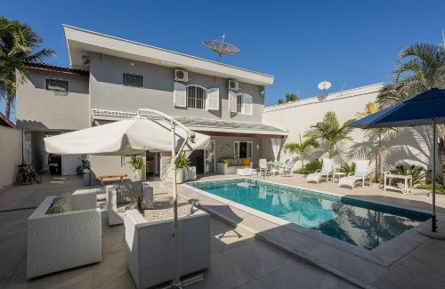 Indaia Casa | Casa com área gourmet e piscina na praia do Indaiá