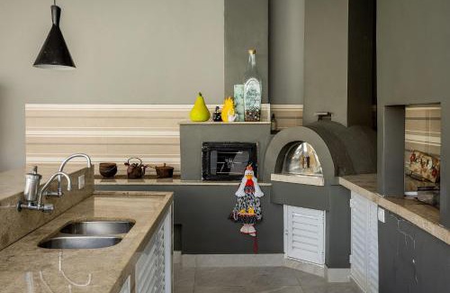 Indaia Casa | Casa com área gourmet e piscina na praia do Indaiá