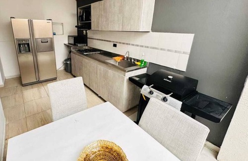 El Poblado Casa | casa con jacuzzi cerca al parque lleras