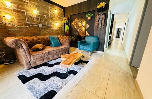 El Poblado Casa | casa con jacuzzi cerca al parque lleras