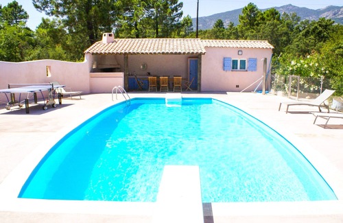Porto-Vecchio Casa | Casa con gran jardín y piscina vallada