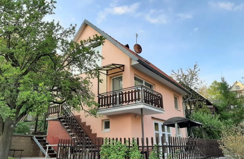 Rozdrojovice Casa | Casa con gran terraza y piscina para vacaciones en la ciudad y en la naturaleza.