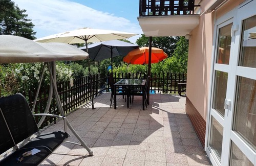Rozdrojovice Casa | Casa con gran terraza y piscina para vacaciones en la ciudad y en la naturaleza.