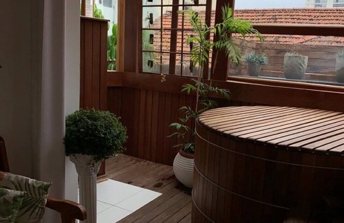 Pinheiros Casa | House with Ofurô and nightclub on Oscar Freire street
